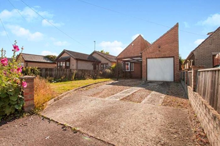 3 Bedroom Detached House To Rent In Tiverton Way, CB1