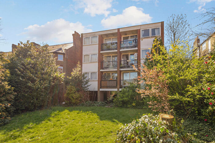 2 Bedroom Apartment For Sale In Parklands, Surbiton, Surrey, KT5