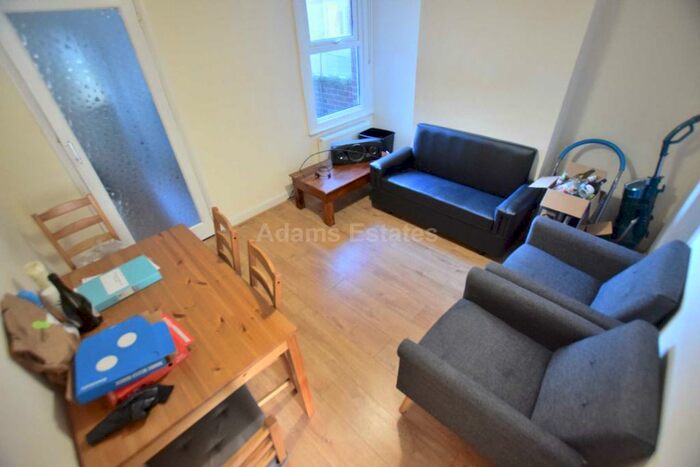 4 Bedroom Terraced House To Rent In Brighton Road, Reading, RG6