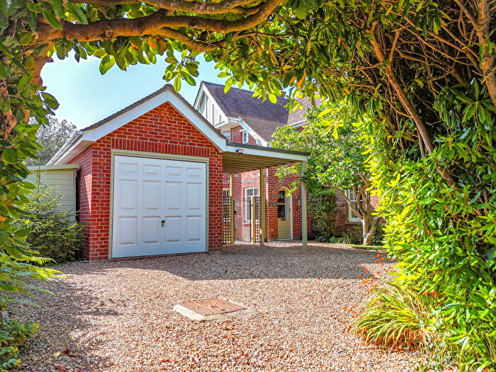 3 Bedroom Detached House For Sale In Chestnut Avenue, Barton On Sea, New Milton, BH25