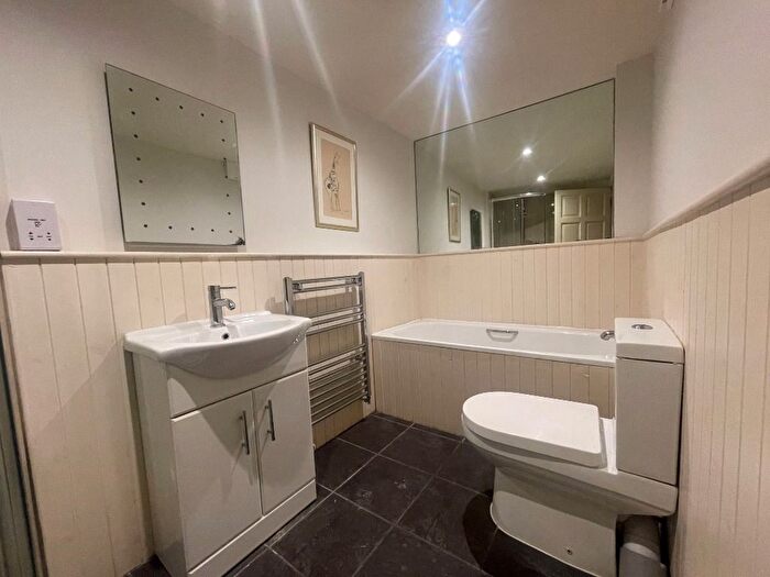 2 Bedroom Flat To Rent In Broughton Street, New Town, Edinburgh, EH1