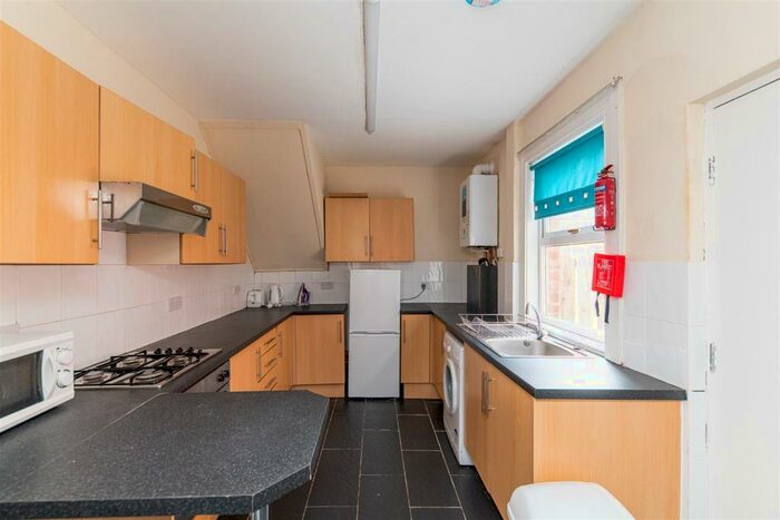 2 Bedroom Flat To Rent In Forsyth Road, Jesmond, Newcastle Upon Tyne, NE2