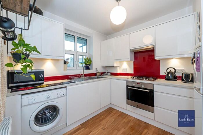 2 Bedroom Apartment For Sale In Lambeth Walk, London, SE11