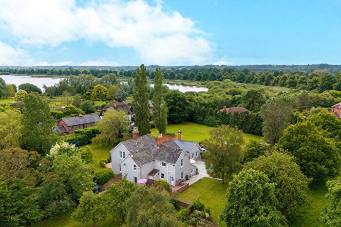 5 Bedroom Property For Sale In Mockbeggar Lane, Ibsley, Ringwood, BH24