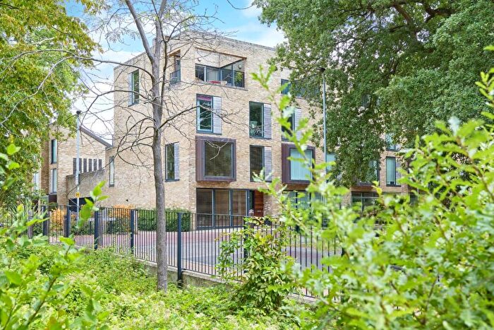 4 Bedroom End Of Terrace House For Sale In Aberdeen Avenue, Cambridge, CB2