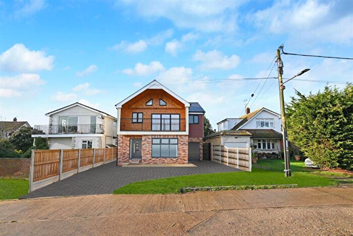 4 Bedroom Detached House For Sale In Park Road, Canvey Island, SS8