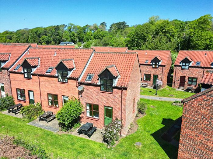 2 Bedroom Cottage For Sale In Endeavour Court, Whitby, YO22