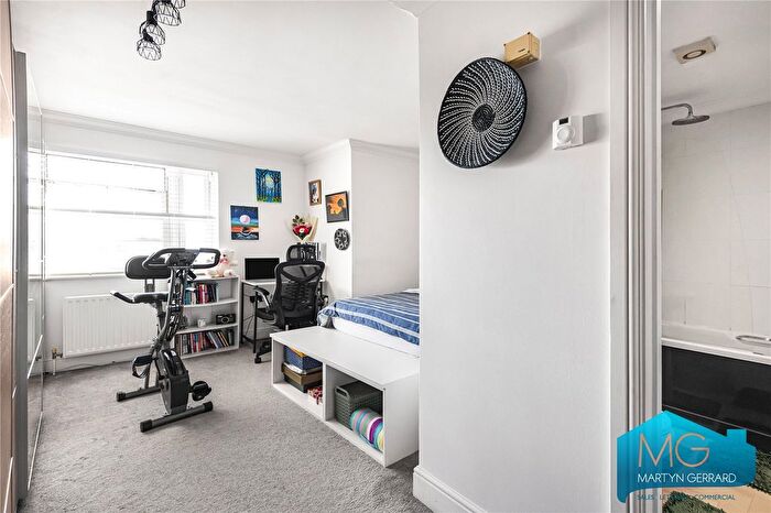 1 Bedroom Flat For Sale In Green Lanes, London, N21