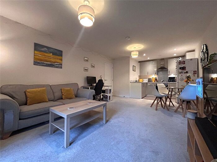 1 Bedroom Flat For Sale In Hillier Crescent, Northfleet, Gravesend, Kent, DA11