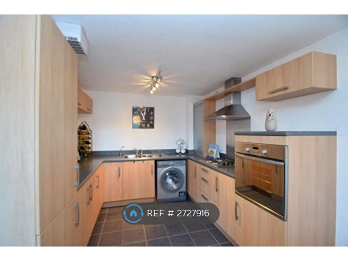 2 Bedroom Flat To Rent In Broadlands Gardens, Pudsey, LS28