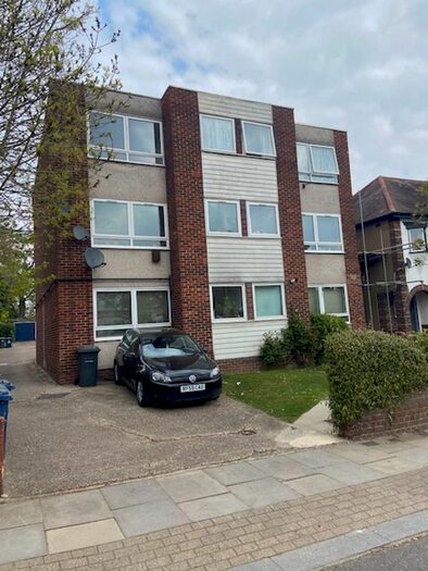 2 Bedroom Flat To Rent In Friern Park, London, N12