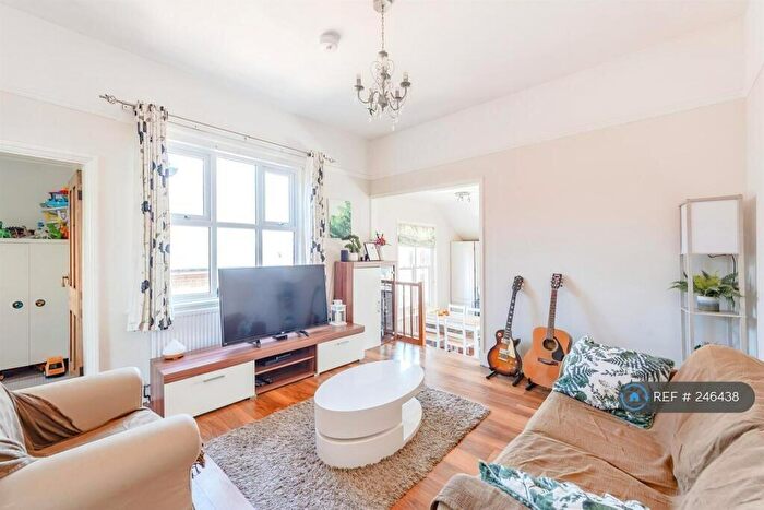 2 Bedroom Flat To Rent In Ridgeway Road, Redhill, RH1