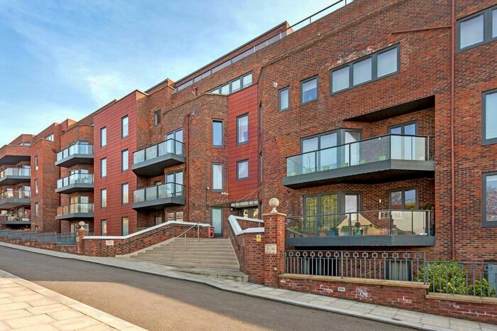 3 Bedroom Apartment To Rent In West Heath Place, B Hodford Road, NW11