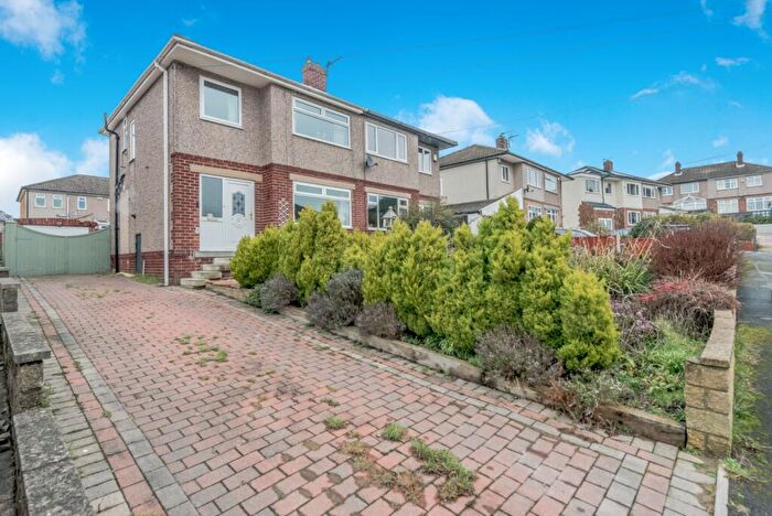 3 Bedroom Semi Detached House For Sale In Maple Grove, Gomersal, Cleckheaton, BD19