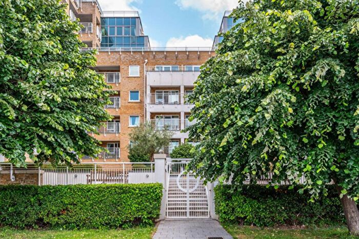 2 Bedroom Flat For Sale In Oyster Wharf, Battersea, London, SW11