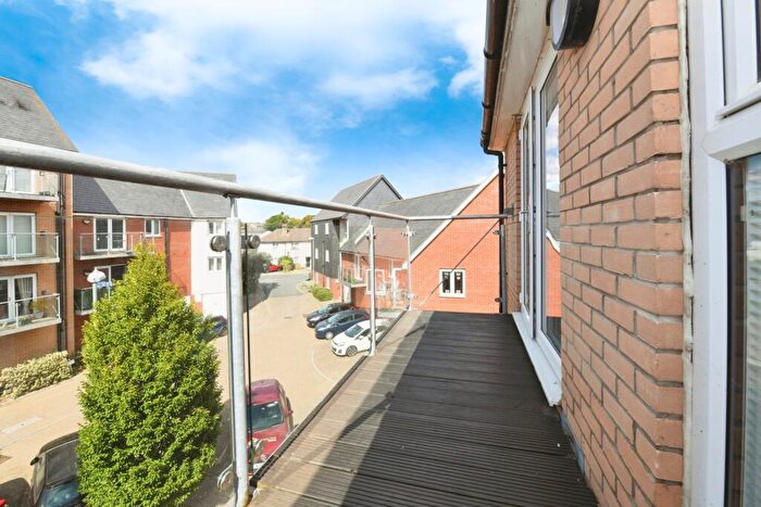 2 Bedroom Flat For Sale In Cressy Quay, Chelmsford, Essex, CM2