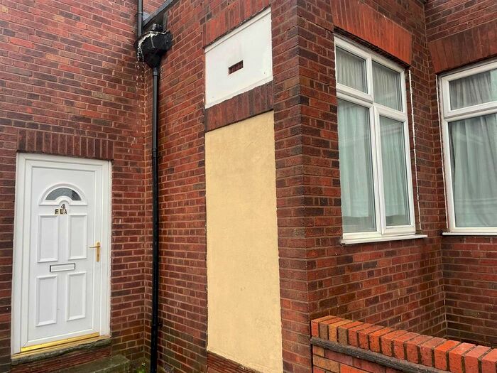 1 Bedroom Flat To Rent In Commonside, Brierley Hill, DY5