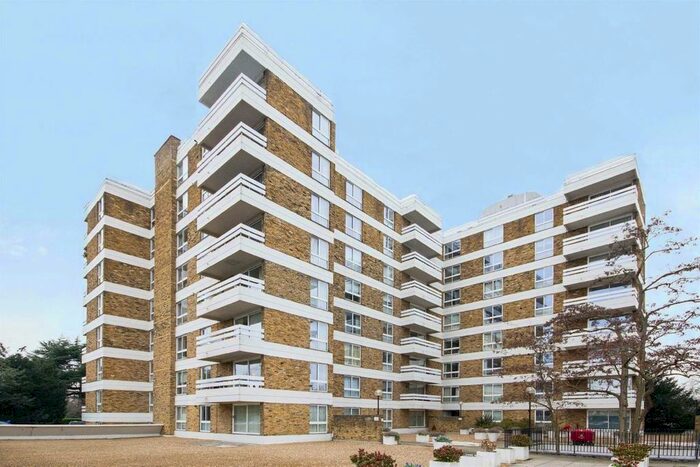 2 Bedroom Flat To Rent In Warwick Drive, London, SW15