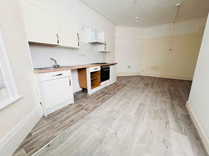 Studio To Rent In Biscot Road, Luton, Bedfordshire, LU3