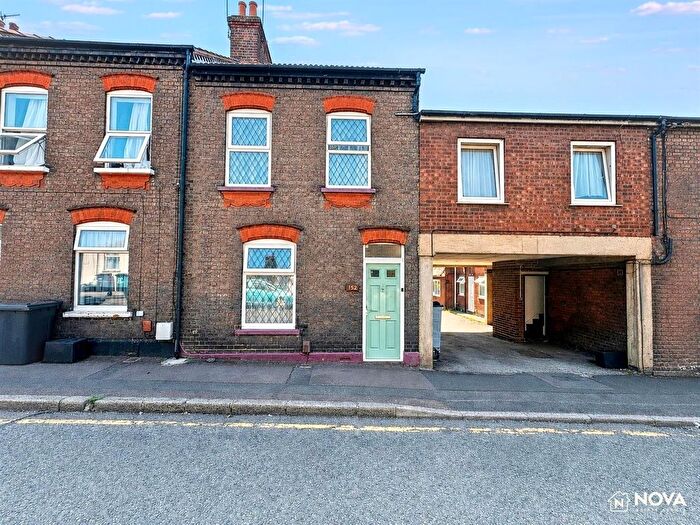 3 Bedroom Terraced House For Sale In High Town Road, Luton, LU2