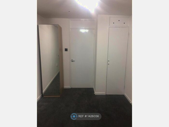 2 Bedroom Flat To Rent In Oaks Lane, Ilford, IG2