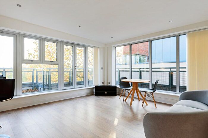 2 Bedroom Flat To Rent In Spa Road, London, SE16