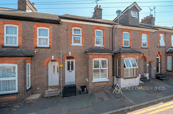 3 Bedroom Terraced House For Sale In Winfield Street, Dunstable, Bedfordshire, LU6