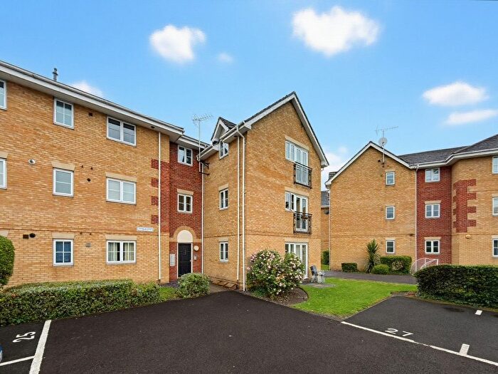 2 Bedroom Flat For Sale In Browning Drive, Wickford, SS12