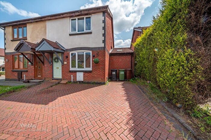 3 Bedroom Semi-Detached House For Sale In Deakin Avenue, Brownhills, Walsall, WS8