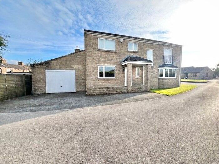 4 Bedroom Detached House To Rent In North View Road, Bradford, BD4