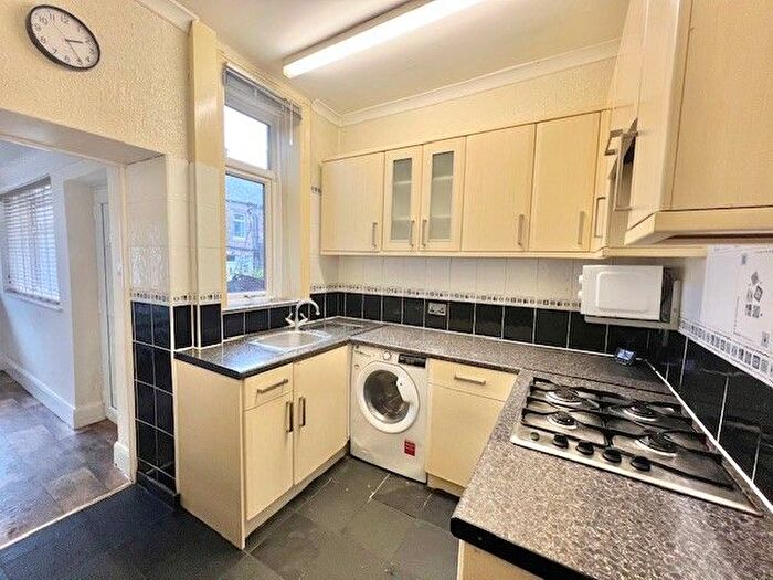 2 Bedroom Property To Rent In Bath Place, Halifax, HX3