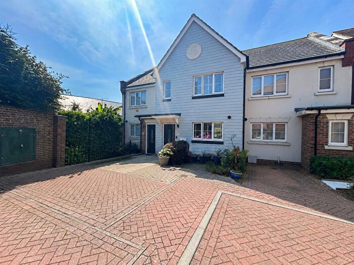 3 Bedroom Link Detached House For Sale In Little Acres Way, Hastings, TN35