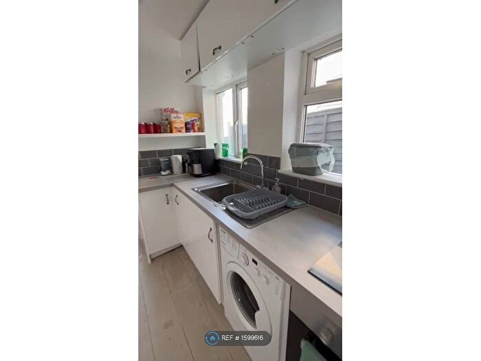 4 Bedroom Terraced House To Rent In Adelaide Road, Gillingham, ME7