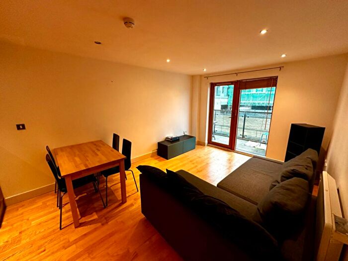 2 Bedroom Flat To Rent In Mackenzie House, Leeds, Uk, LS10