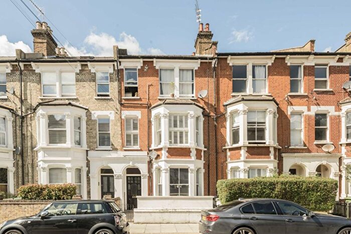 2 Bedroom Flat To Rent In Davisville Road, London, W12