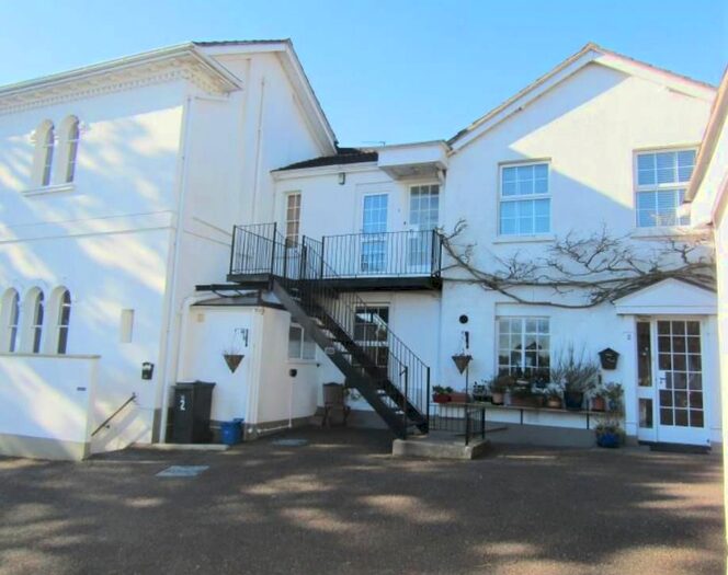 1 Bedroom Flat To Rent In Seymour Road, Newton Abbot, TQ12