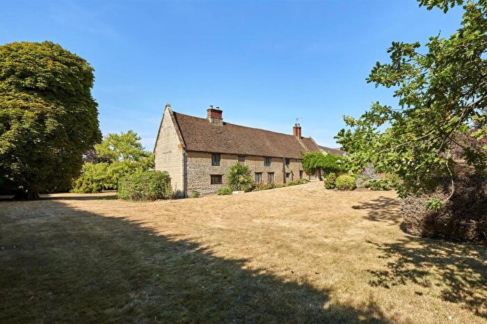 4 Bedroom Detached House For Sale In Bedford Road, Rushden, NN10