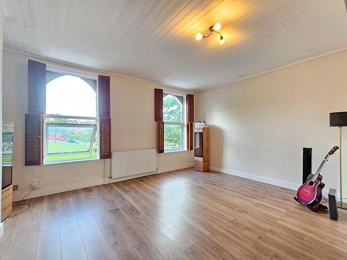 2 Bedroom Maisonette To Rent In Chigwell Road, Woodford Green, IG8