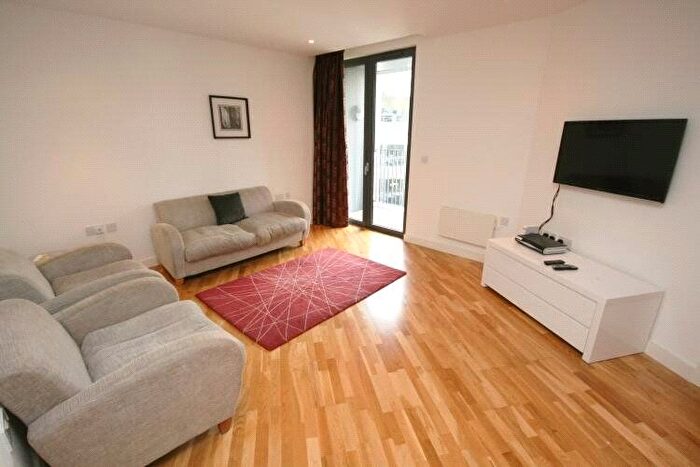 2 Bedroom Flat To Rent In Westferry Road, Canary Wharf, London, E14