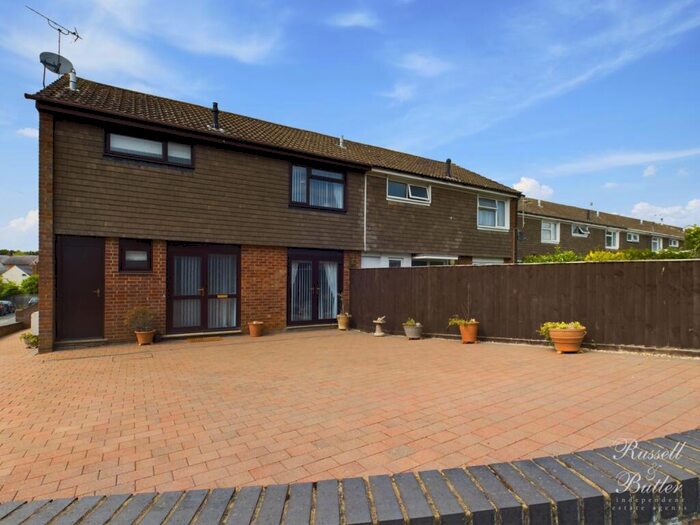 3 Bedroom Semi-Detached House For Sale In The Rise, Gawcott, MK18