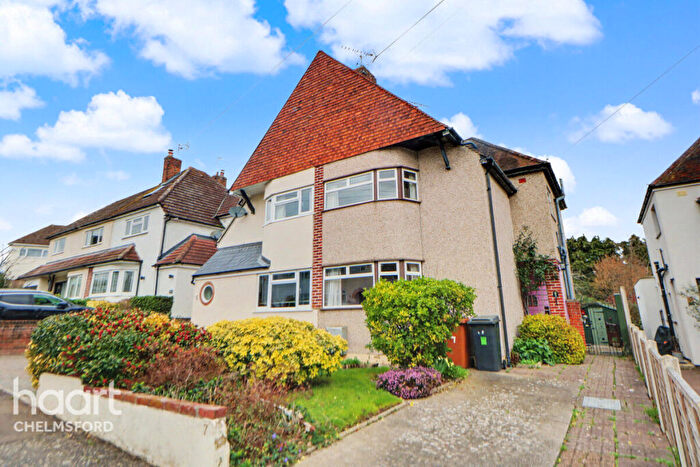 3 Bedroom Semi Detached House For Sale In Greenways, Chelmsford, CM1