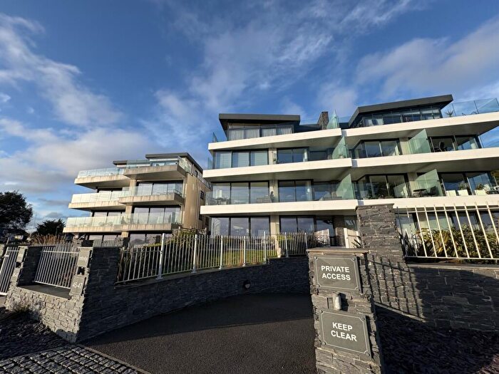 3 Bedroom Flat To Rent In Exceptional Three-Bedroom Apartment With Sea Views & Balcony – Southbourne, BH5