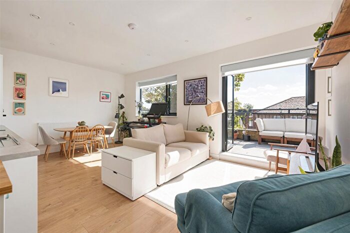 1 Bedroom Flat For Sale In Atherton Mews, Forest Gate, E7