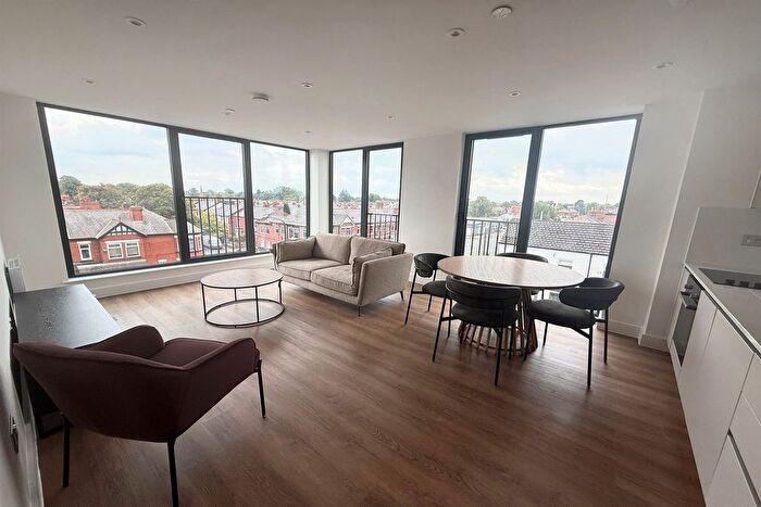 2 Bedroom Flat To Rent In Washway Road, Sale, M33