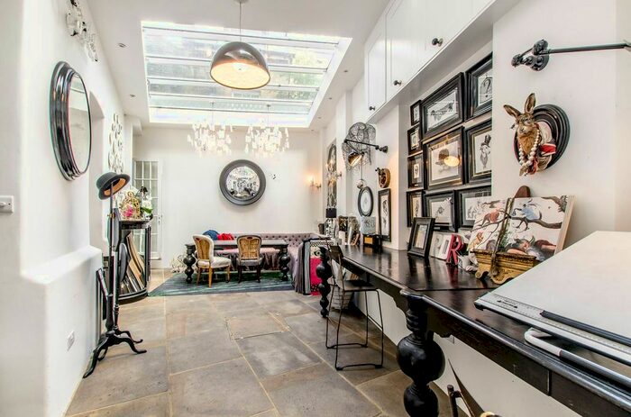 5 Bedroom Flat To Rent In Lutton Terrace, Hampstead, London, NW3