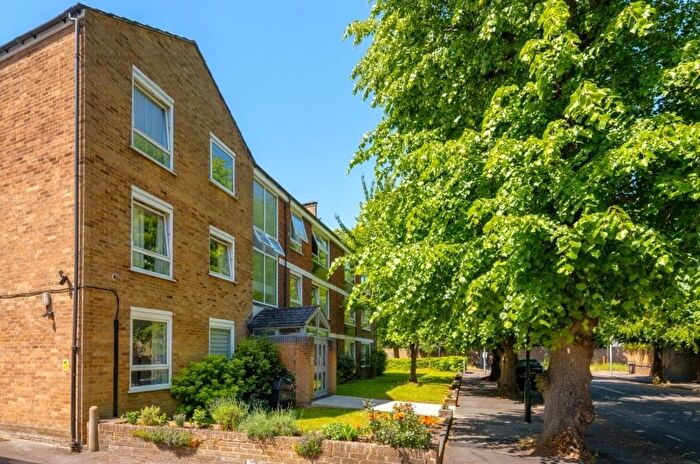 2 Bedroom Flat For Sale In Branstone Court, Branstone Road, Kew, Richmond, Surrey, TW9