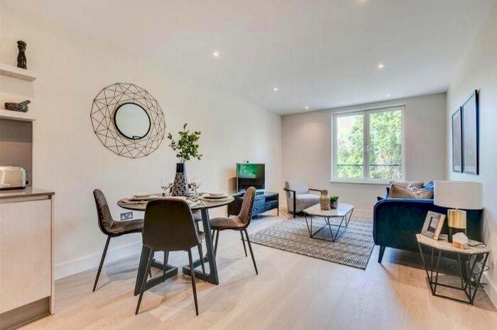 1 Bedroom Flat To Rent In Portland Place, Fitzrovia, London, W1B