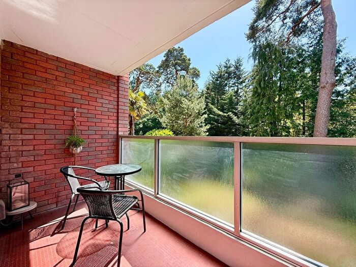 2 Bedroom Flat For Sale In Lindsay Manor Lindsay Road, Branksome Park, BH13