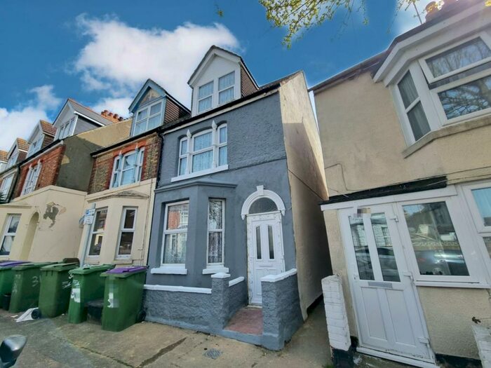 4 Bedroom End Of Terrace House To Rent In Garden Road, Folkestone, CT19