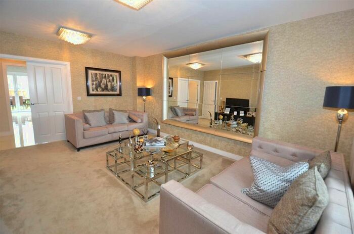 4 Bedroom Town House To Rent In Well Grove, London, N20
